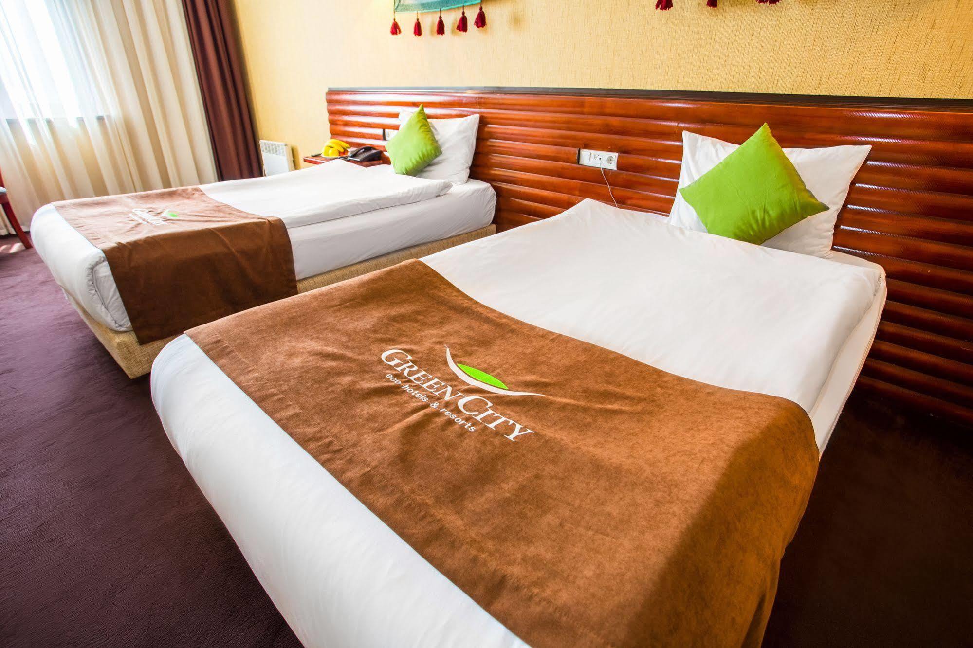 Green City Hotel Bişkek Dış mekan fotoğraf