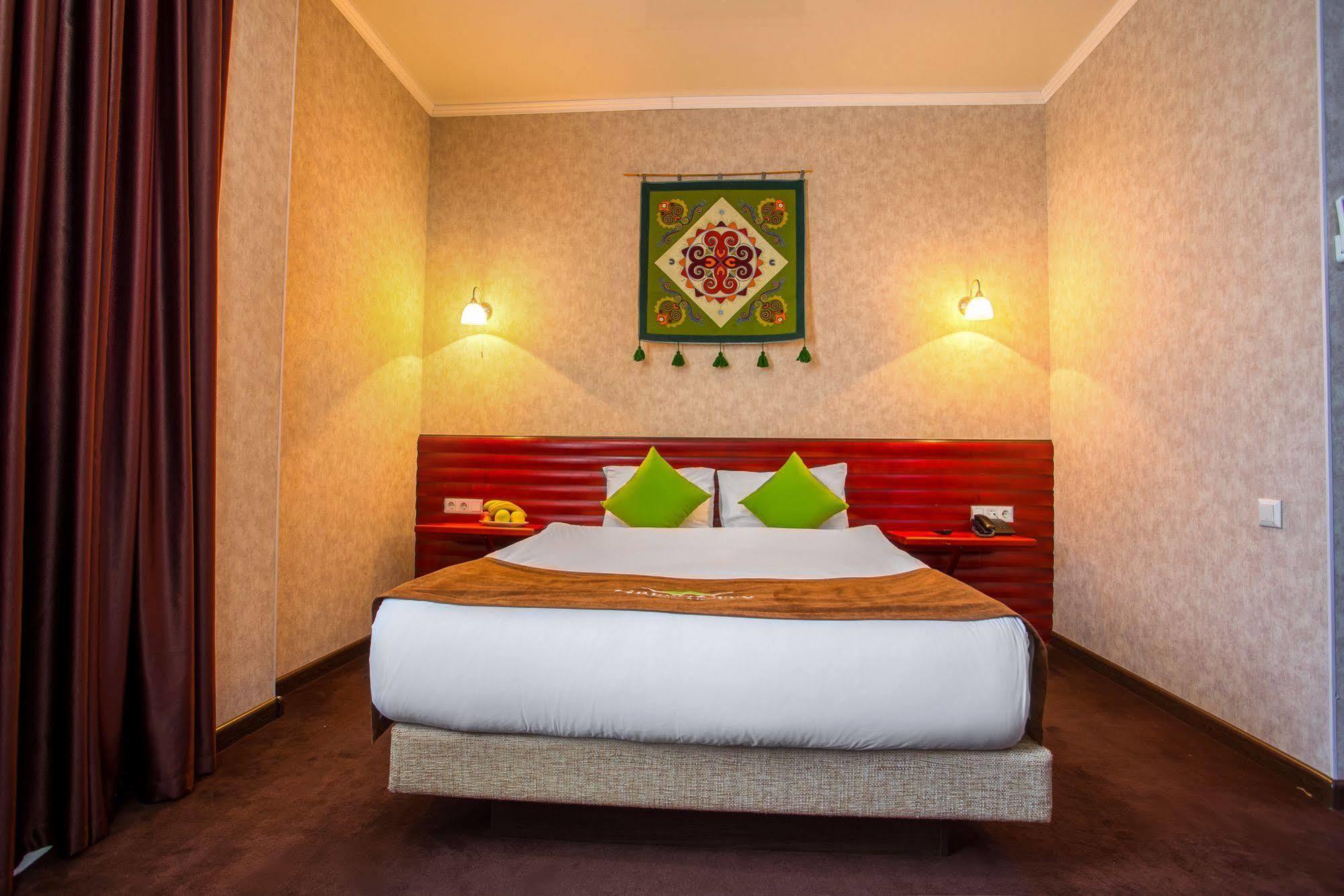 Green City Hotel Bişkek Dış mekan fotoğraf